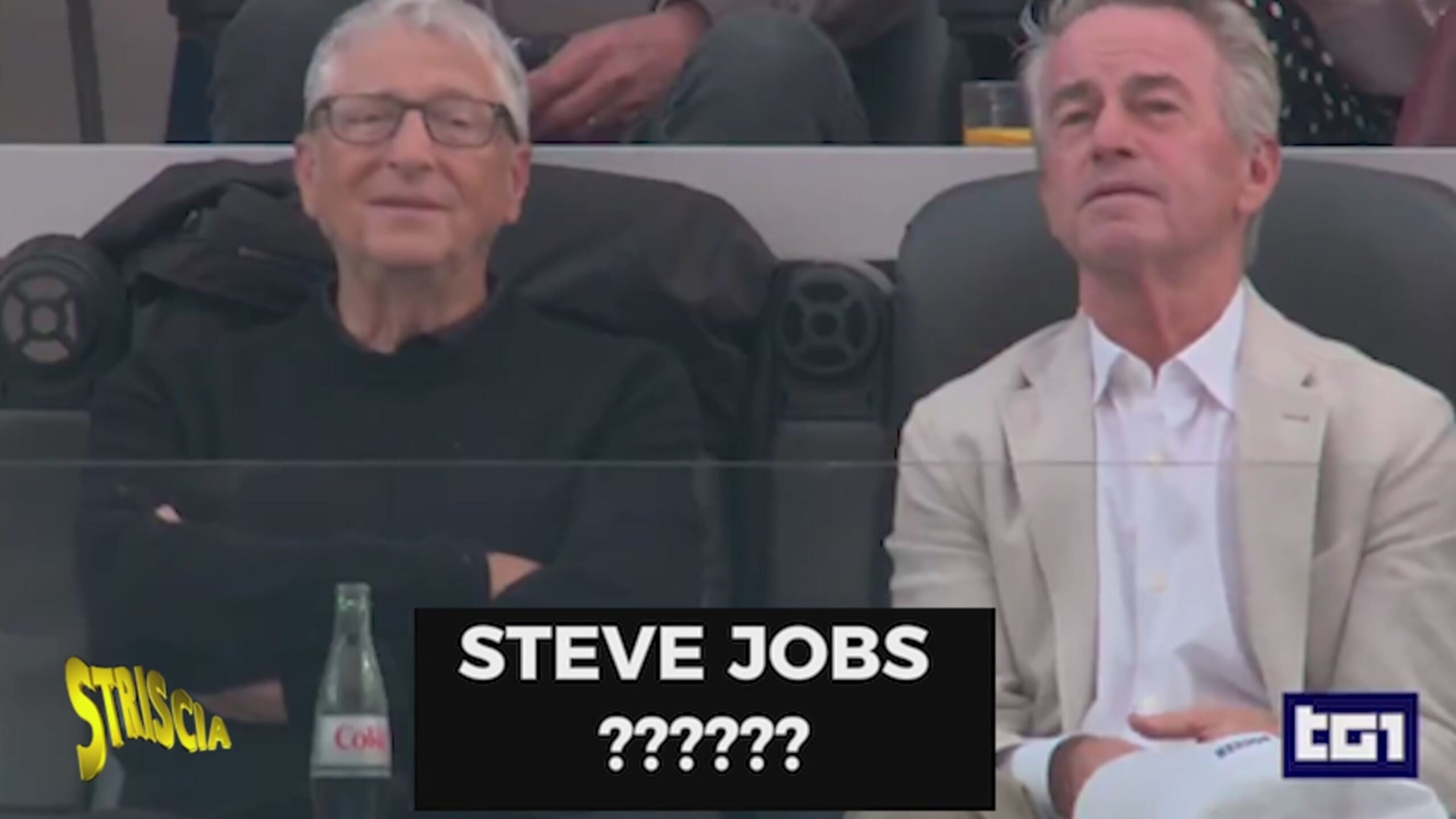 “Ai mondiali c’è anche Steve Jobs sugli spalti”… ma è Bill Gates! Papera clamorosa del Tg1 che riporta in vita il fondatore della Apple morto da 15 anni