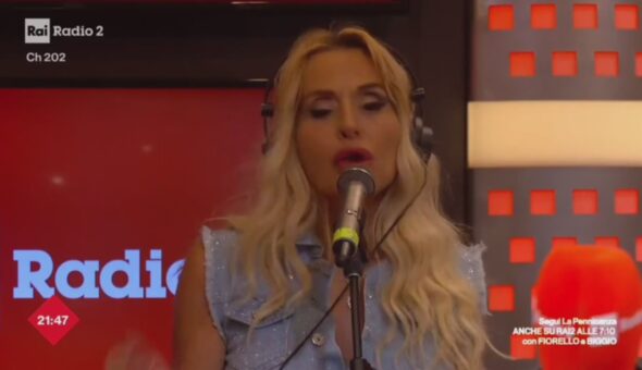 Valeria Marini omaggia Patty Pravo: una performance 