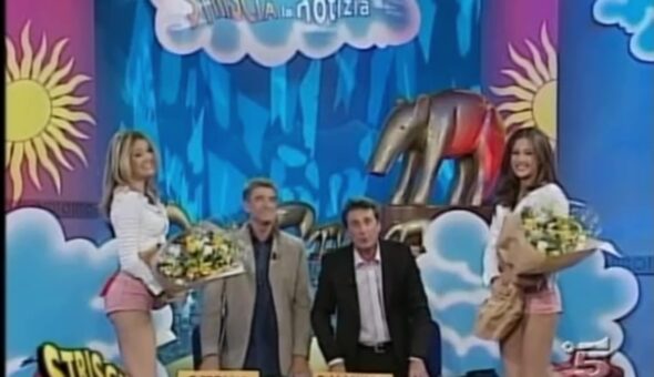 Le Veline Elena Barolo e Giorgia Palmas ballano sulle note di 