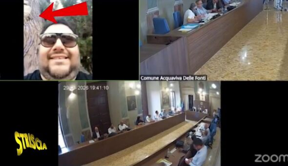Consigliere comunale di Fratelli d’Italia vota da Gardaland con le giostre in sottofondo